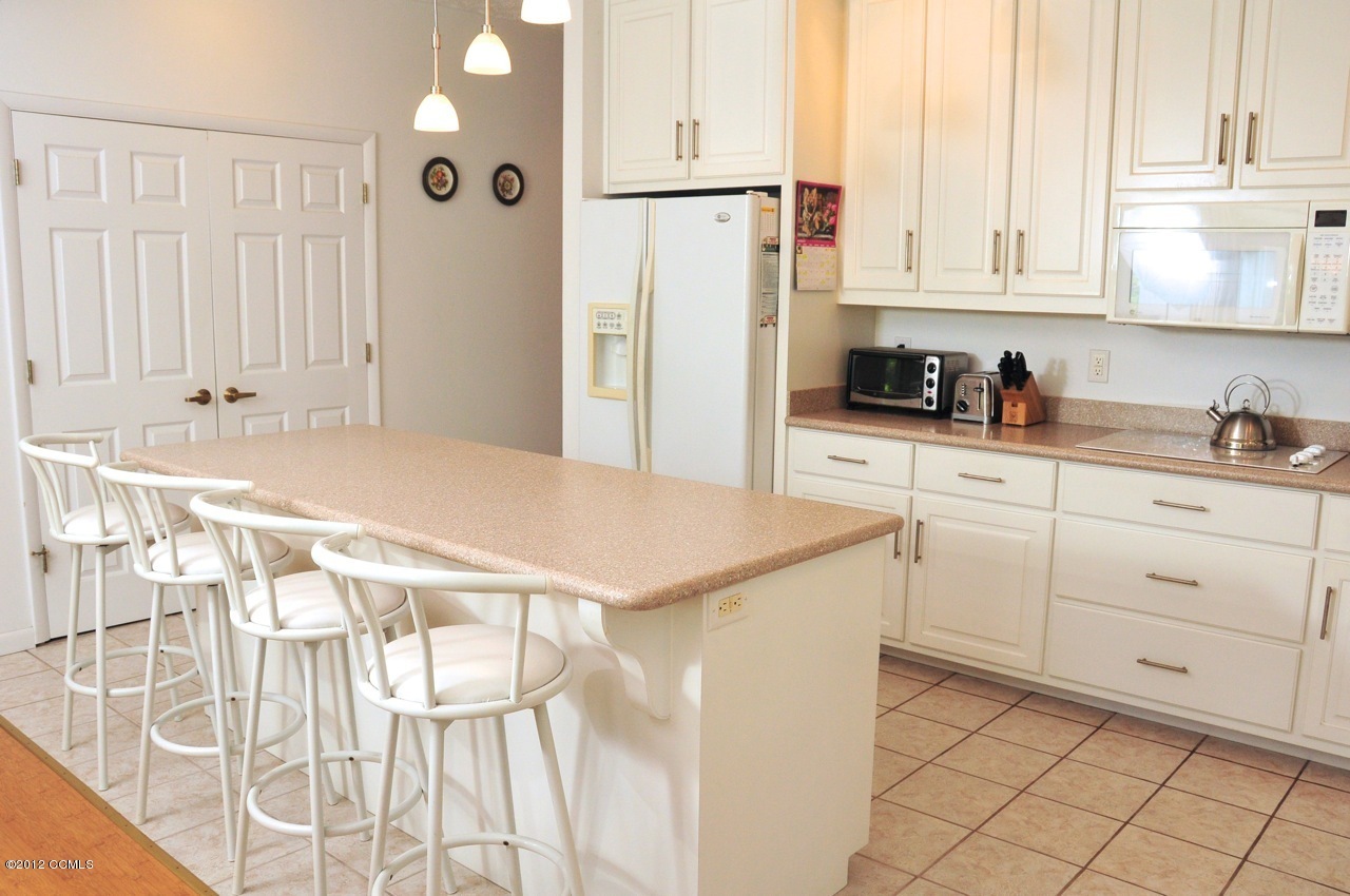 301 Sandy Point Drive Beaufort, NC 28516 - Photo 32 of 52 Kitchen