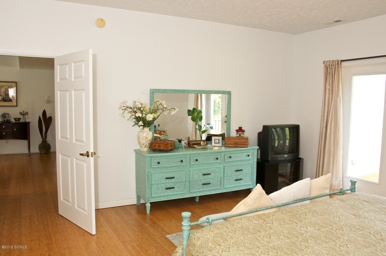 301 Sandy Point Drive Beaufort, NC 28516 - Photo 38 of 52 Master Suite