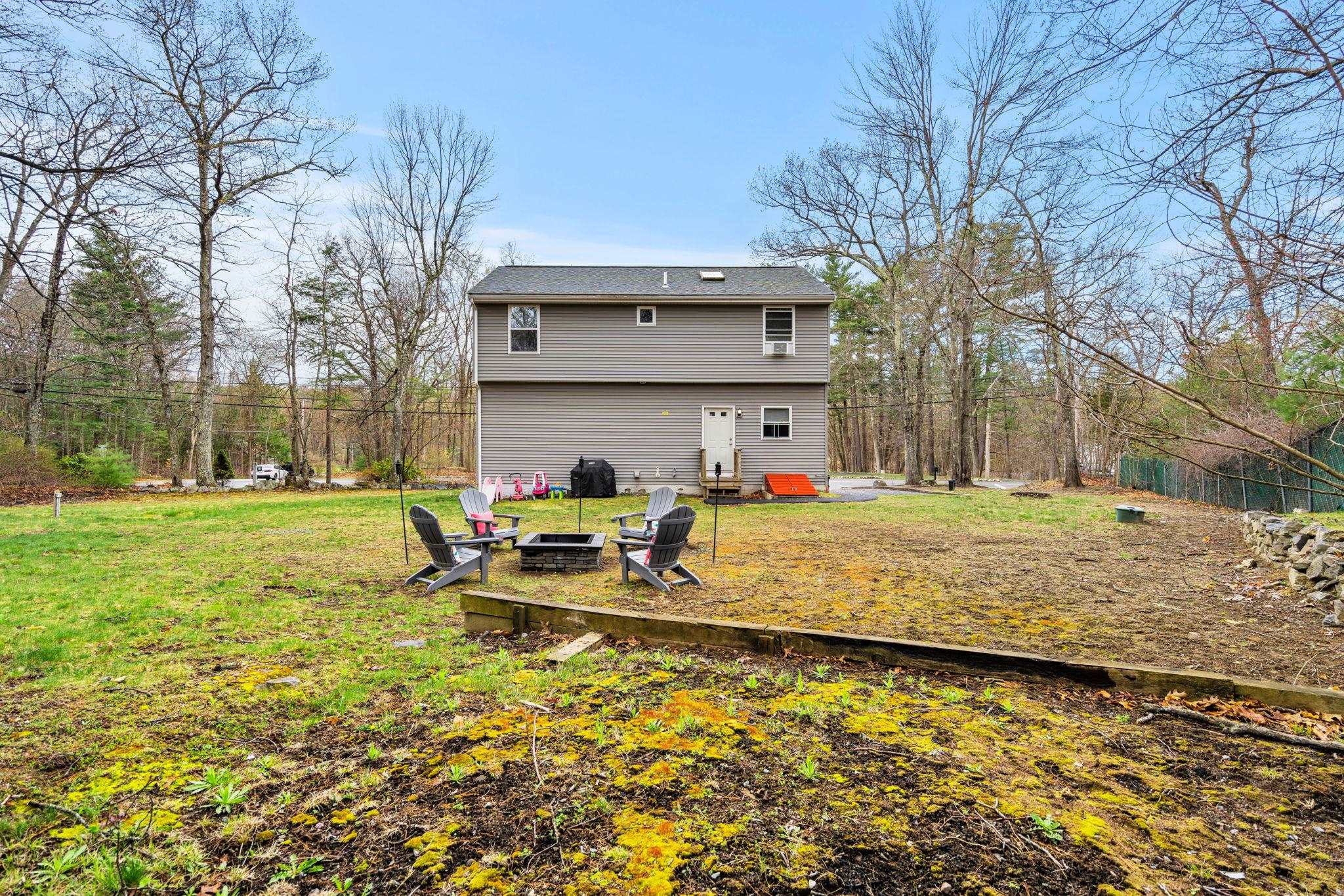 112 Dracut Road Hudson, NH 03051 - Photo 3 of 24