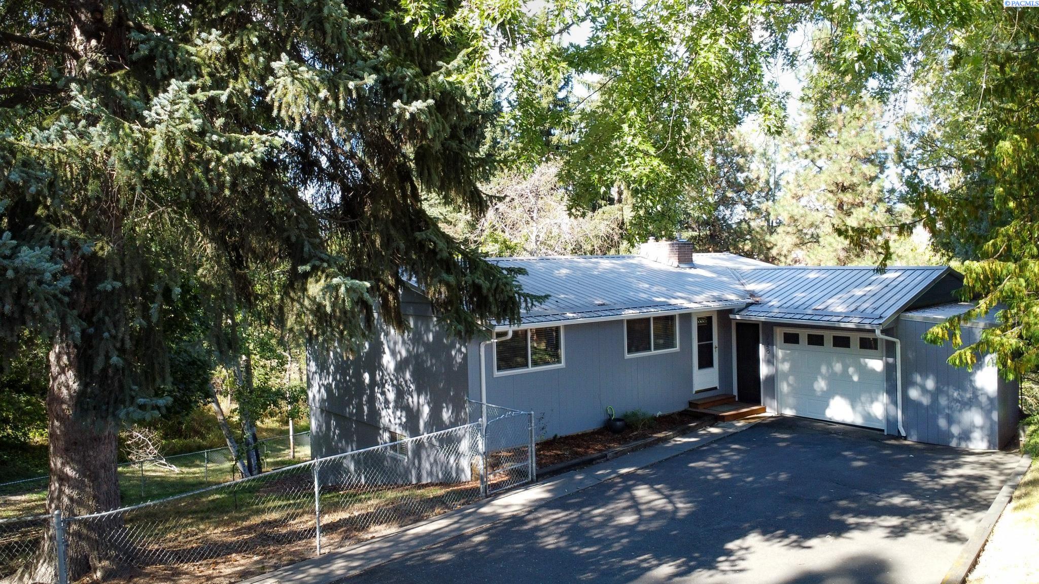 728 Southeast Ridgeview Street Pullman, WA 99163 - Photo 1 of 25 Gallery Image 1