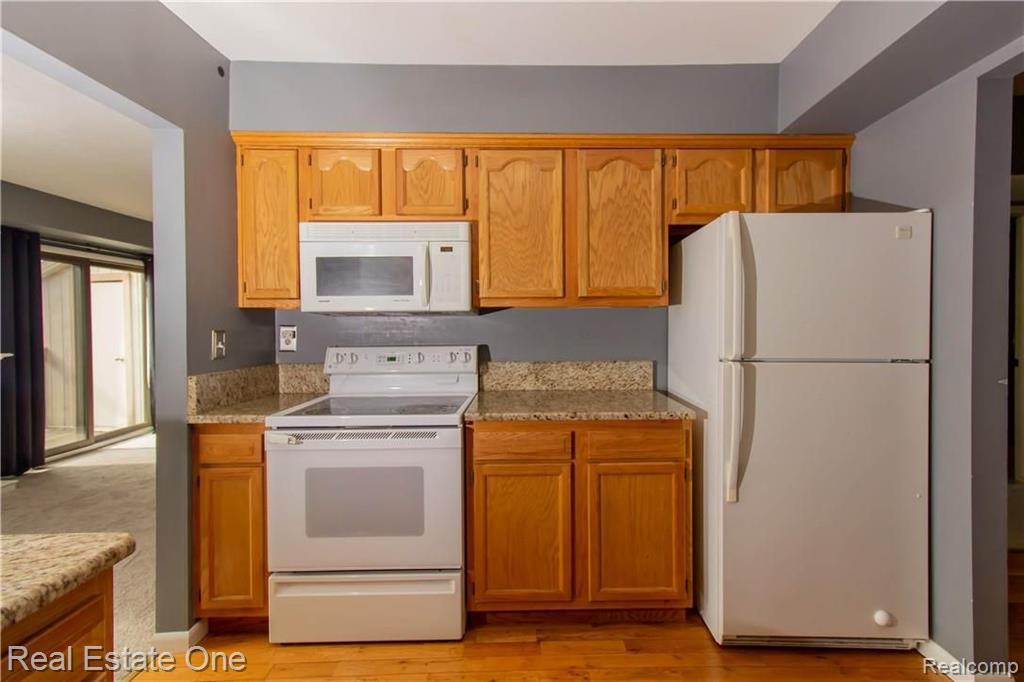 1693 Riverside Drive Rochester Hills, MI 48309 - Photo 8 of 24
