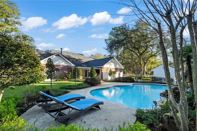 $750,000 | 4 Rene Court, Mandeville, LA 70471