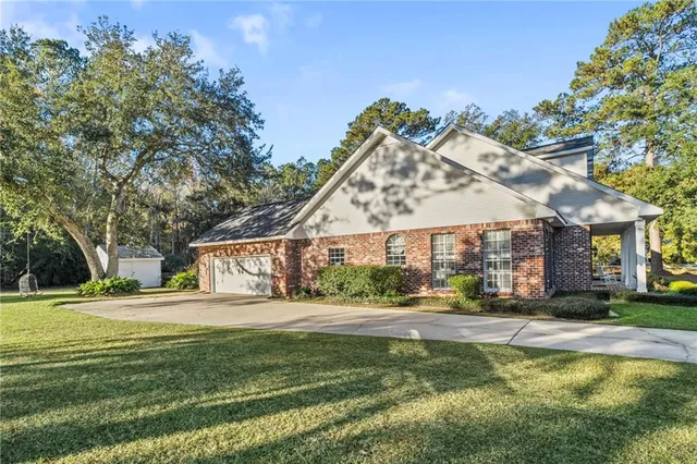 $750,000 | 4 Rene Court, Mandeville, LA 70471