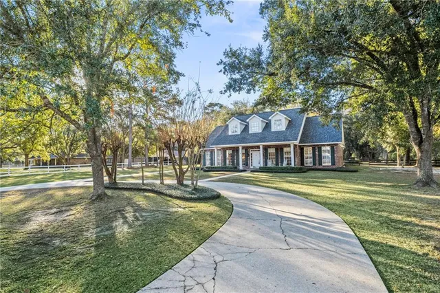 $750,000 | 4 Rene Court, Mandeville, LA 70471