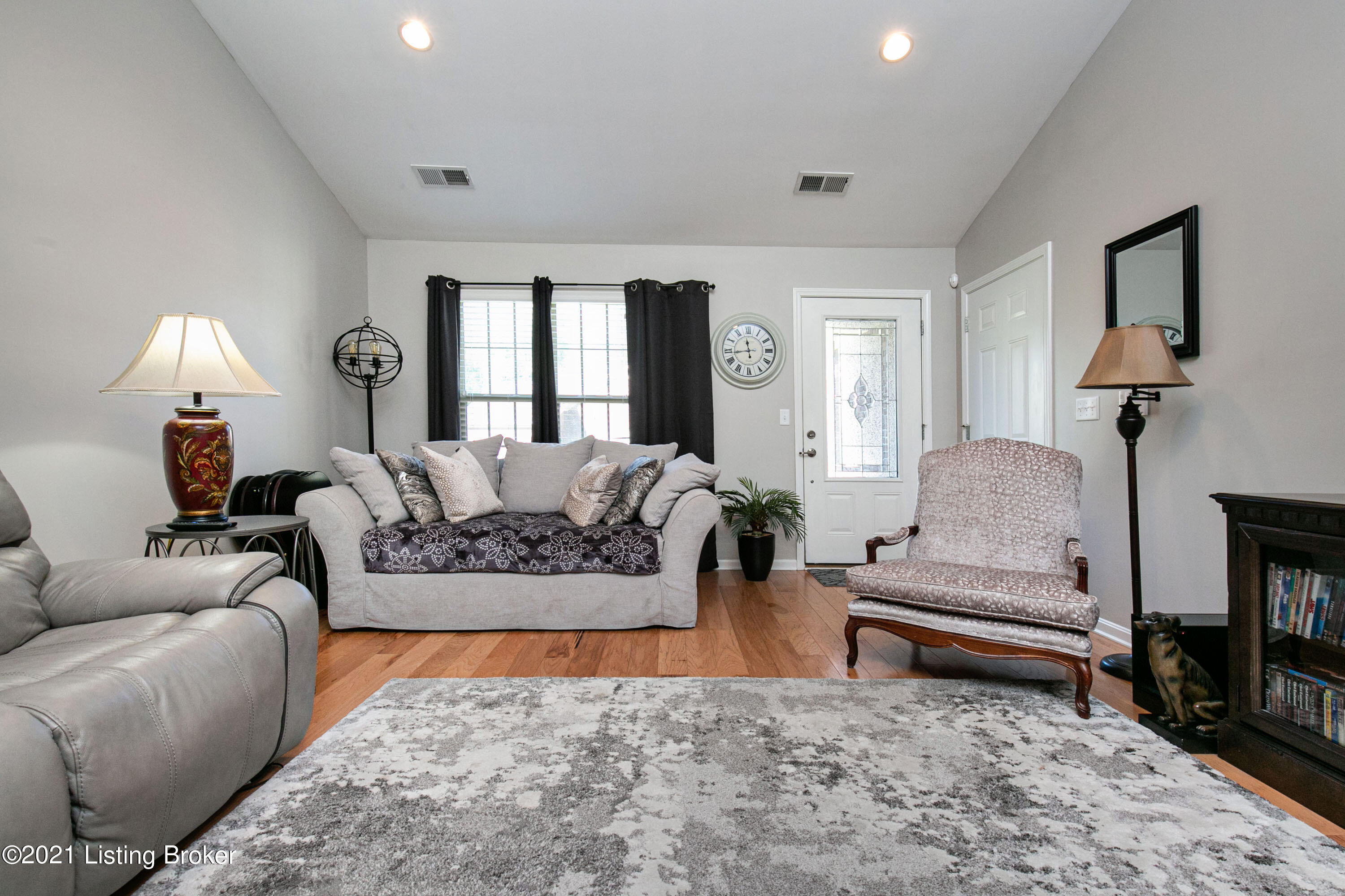 6519 Renate Road Louisville, KY 40291 - Photo 5 of 28 6519 Renate Rd