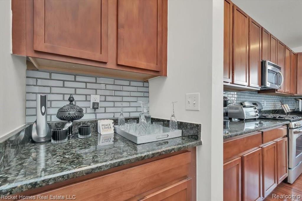 27570 Cromwell Road Novi, MI 48374 - Photo 11 of 28
