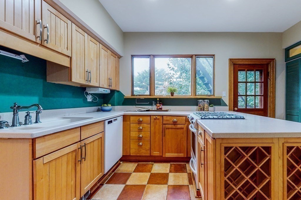 26 Grovenor Road, Unit 4 Boston, MA 02130 - Photo 8 of 23 Gallery Image 8