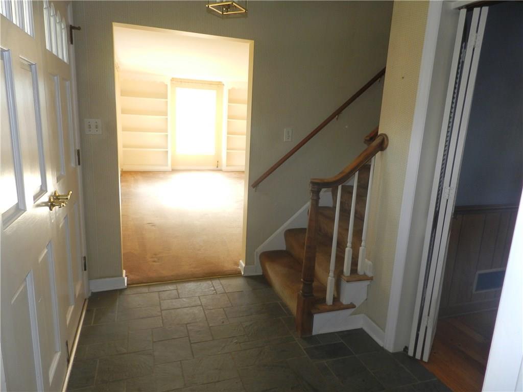 176 Topsfield Road Upper St. Clair, PA 15241 - Photo 5 of 19 Gallery Image 5