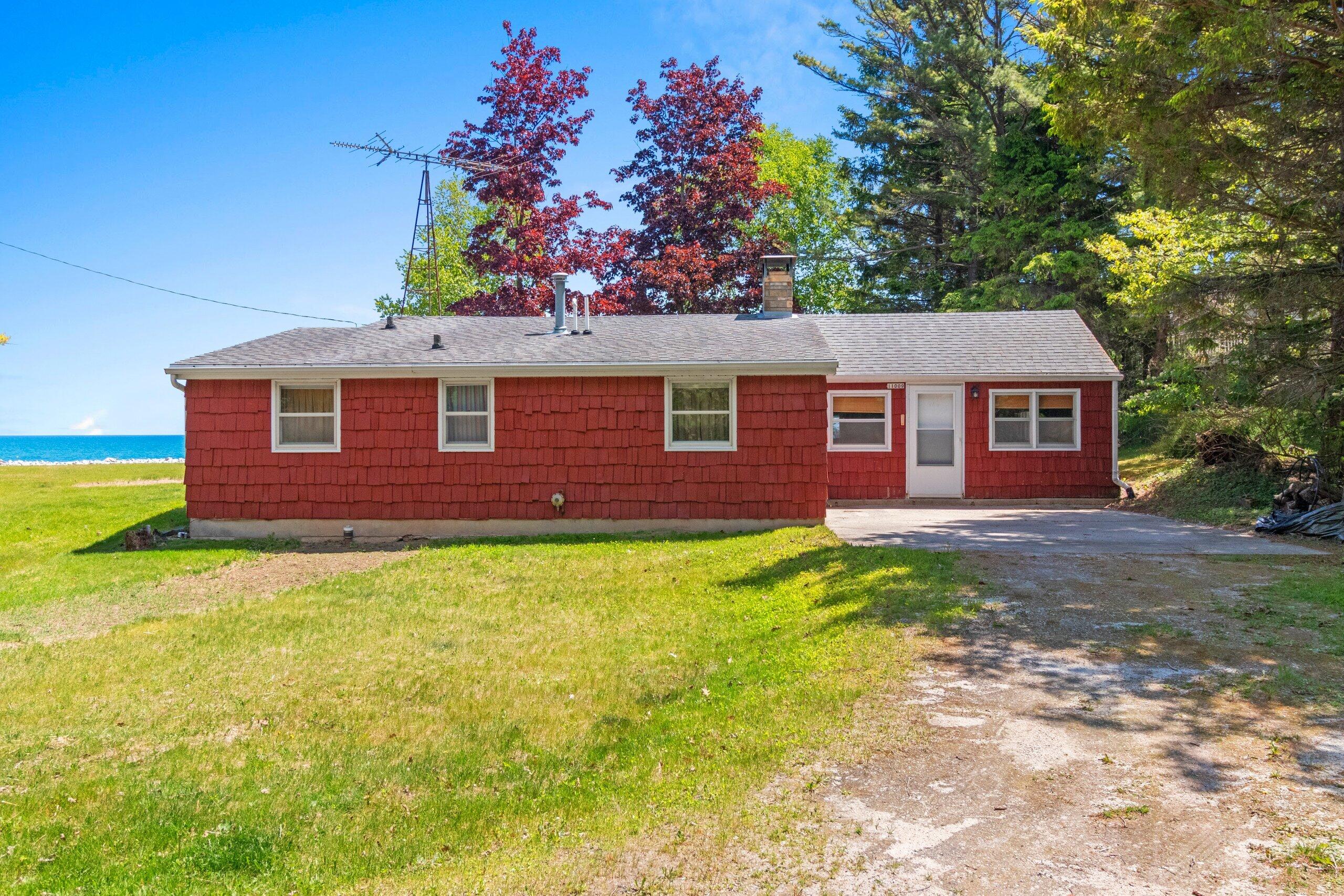 11009 Lake Drive Two Rivers, WI 54241 - Photo 19 of 55 001-11009LakeDrive-TwoRivers-WI-54241-SM