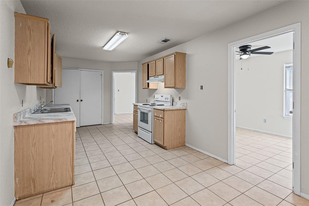 2720 James Road Granbury, TX 76049 - Photo 4 of 26