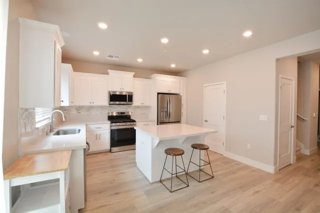 $695,000 | 813 Big Range Way, Rocklin, CA 95765