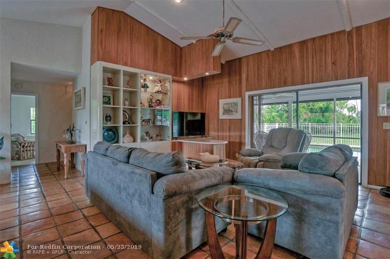 8501 Northwest 80th Street Tamarac, FL 33321 - Photo 11 of 41 F10171611_11_2