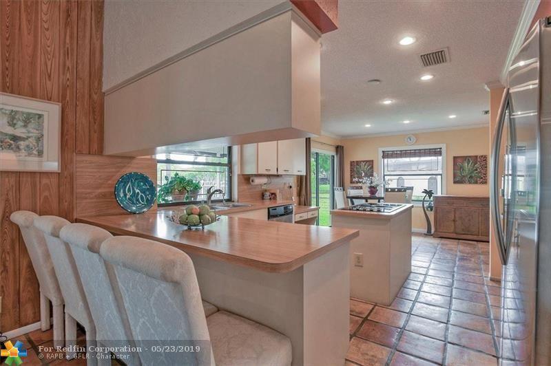 8501 Northwest 80th Street Tamarac, FL 33321 - Photo 12 of 41 F10171611_12_2