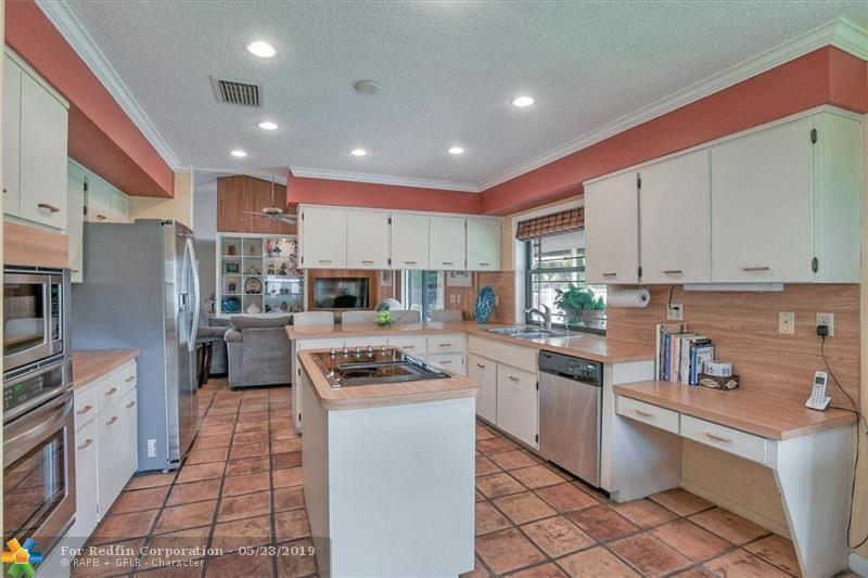 8501 Northwest 80th Street Tamarac, FL 33321 - Photo 14 of 41 F10171611_14_2