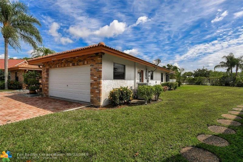 8501 Northwest 80th Street Tamarac, FL 33321 - Photo 2 of 41 F10171611_4_2
