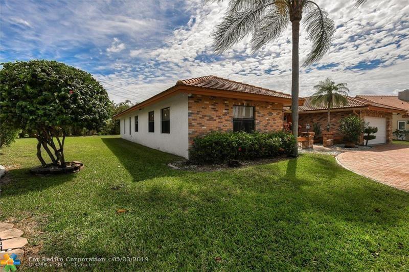 8501 Northwest 80th Street Tamarac, FL 33321 - Photo 3 of 41 F10171611_5_2
