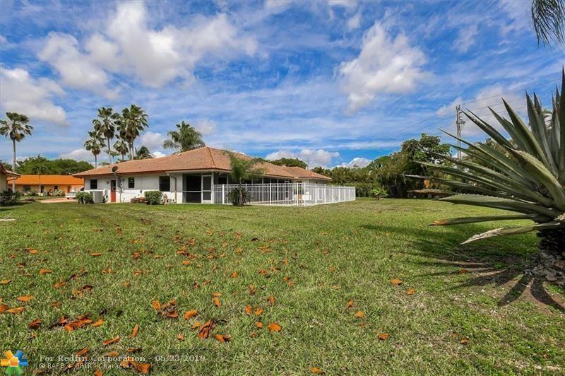 8501 Northwest 80th Street Tamarac, FL 33321 - Photo 35 of 41 F10171611_35_2