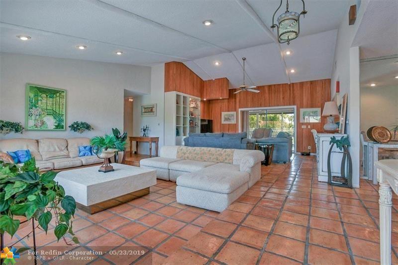 8501 Northwest 80th Street Tamarac, FL 33321 - Photo 6 of 41 F10171611_6_2