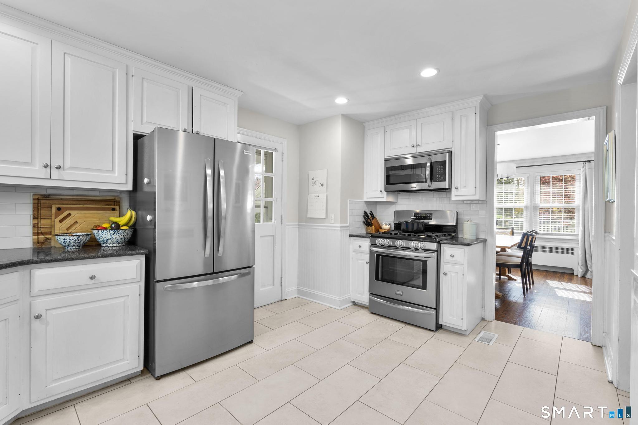 2032 North Benson Road Fairfield, CT 06824 - Photo 6 of 34