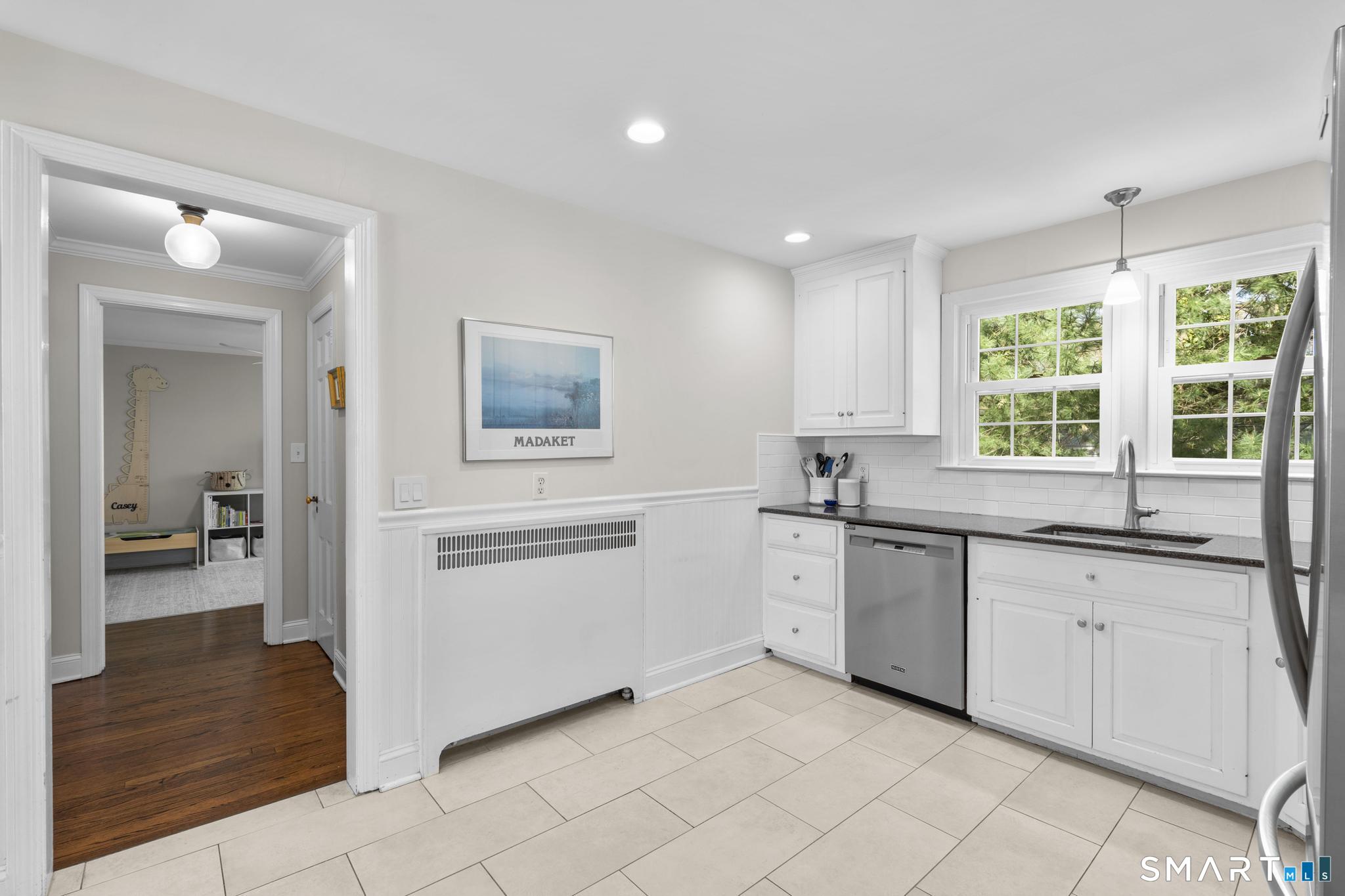 2032 North Benson Road Fairfield, CT 06824 - Photo 7 of 34
