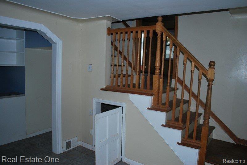 22111 Rausch Avenue Eastpointe, MI 48021 - Photo 22 of 25 Stairs from Living area to Nook