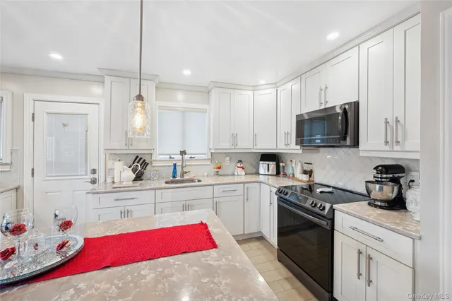 $655,500 | 14 Blanchard Street, West Babylon, NY 11704