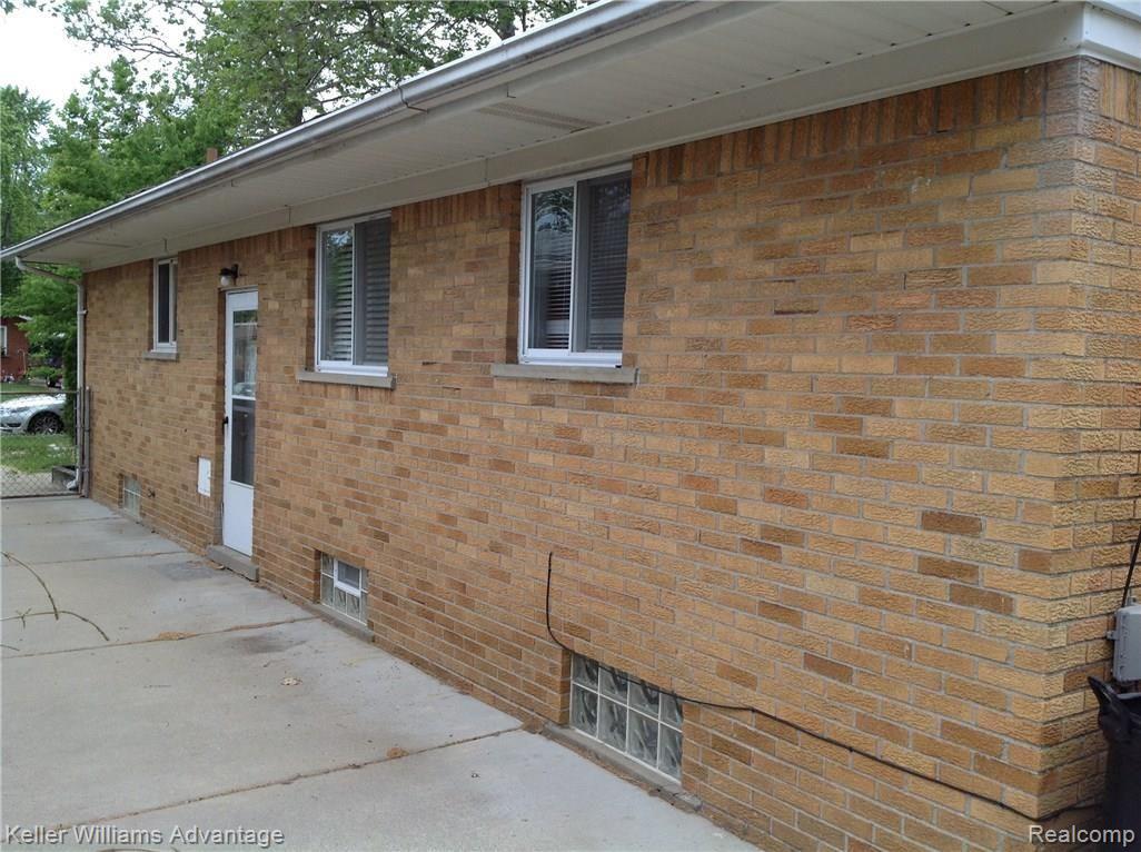 19320 Rensellor Street Livonia, MI 48152 - Photo 31 of 34 IMG_5259.JPG