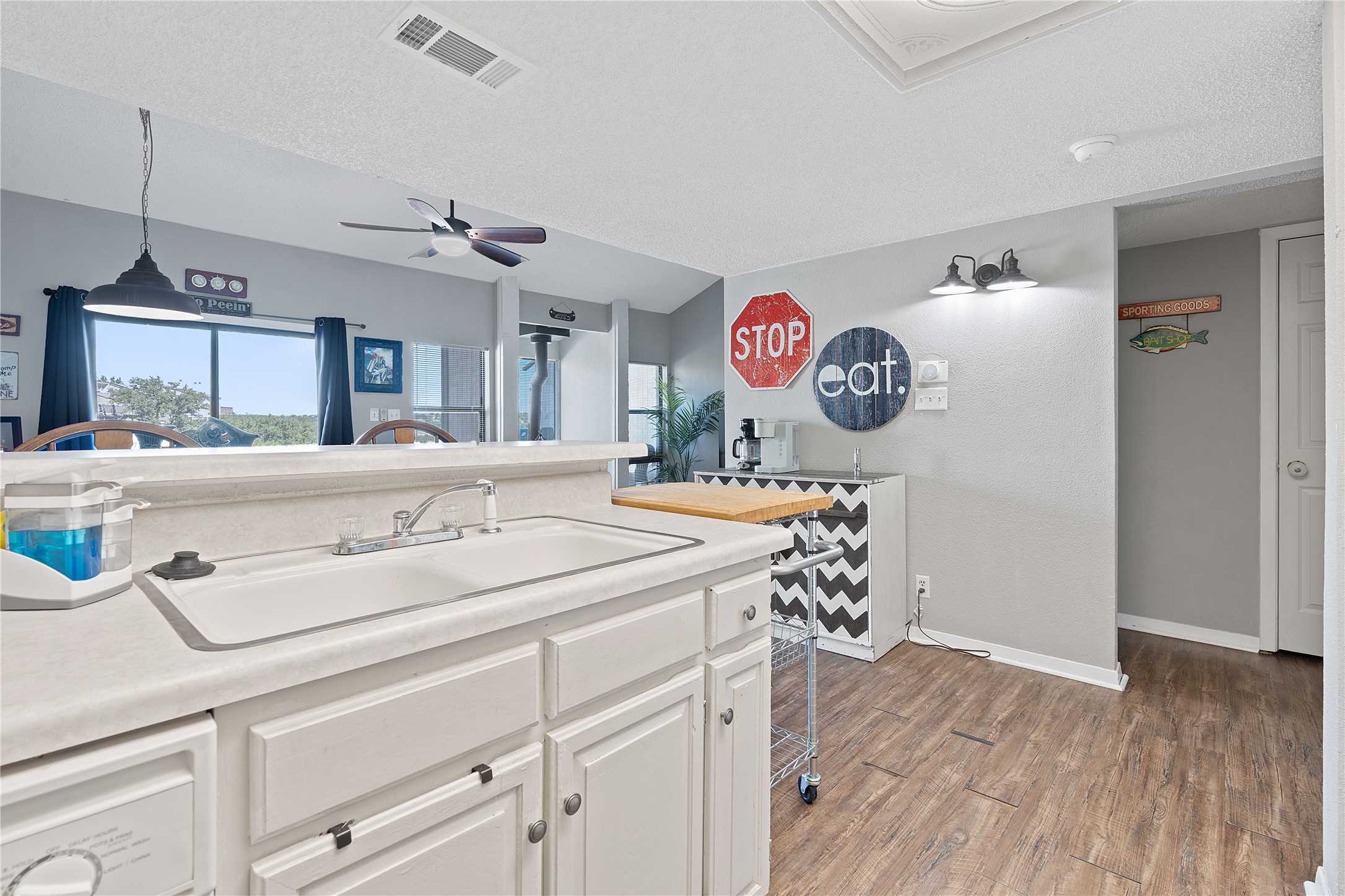 111 Comanche Drive Point Venture, TX 78645 - Photo 8 of 33 a very nice looking room with a table and a chair