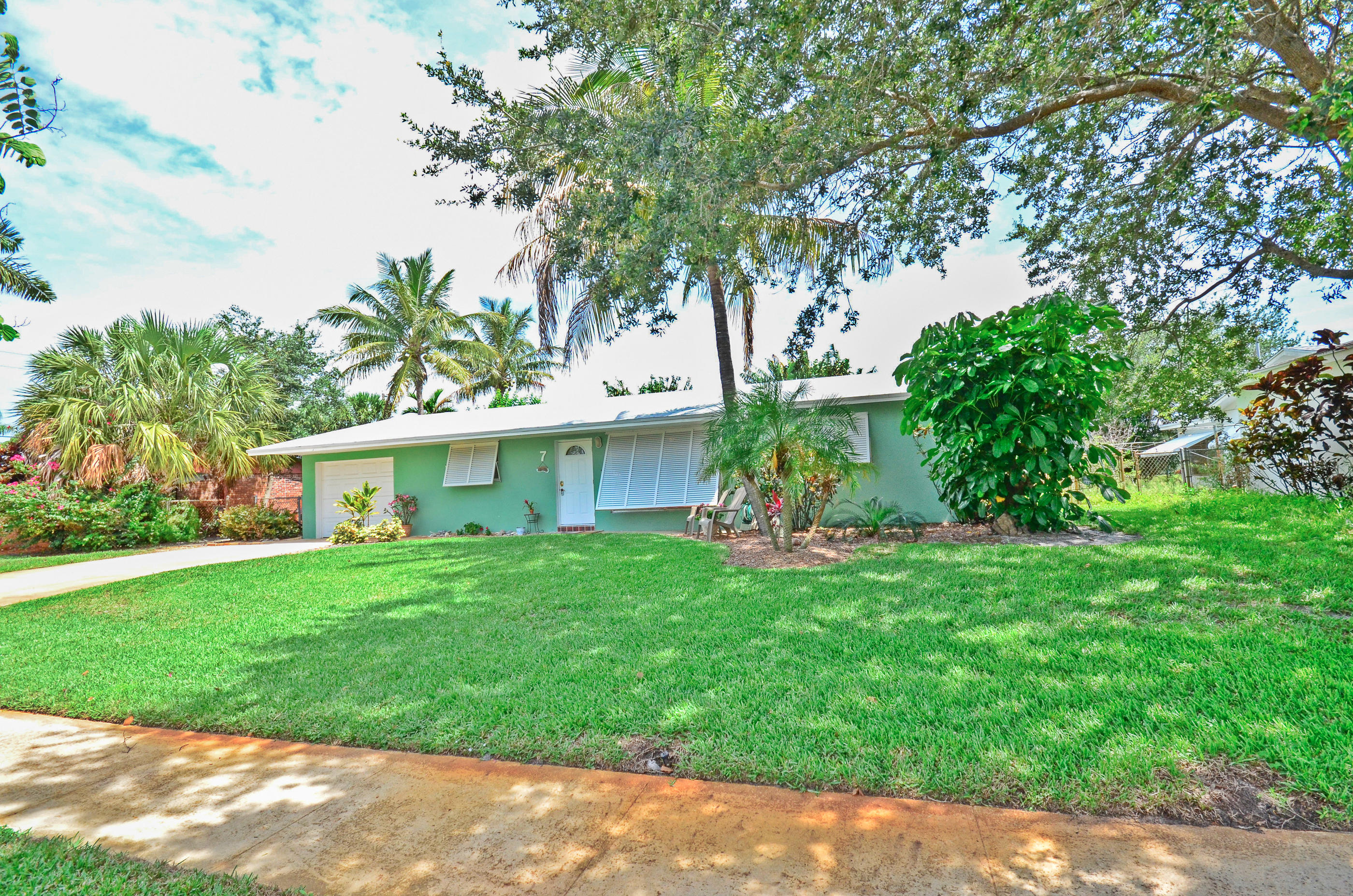 7 Ridgewood Circle Tequesta, FL 33469 - Photo 1 of 11 stills-20
