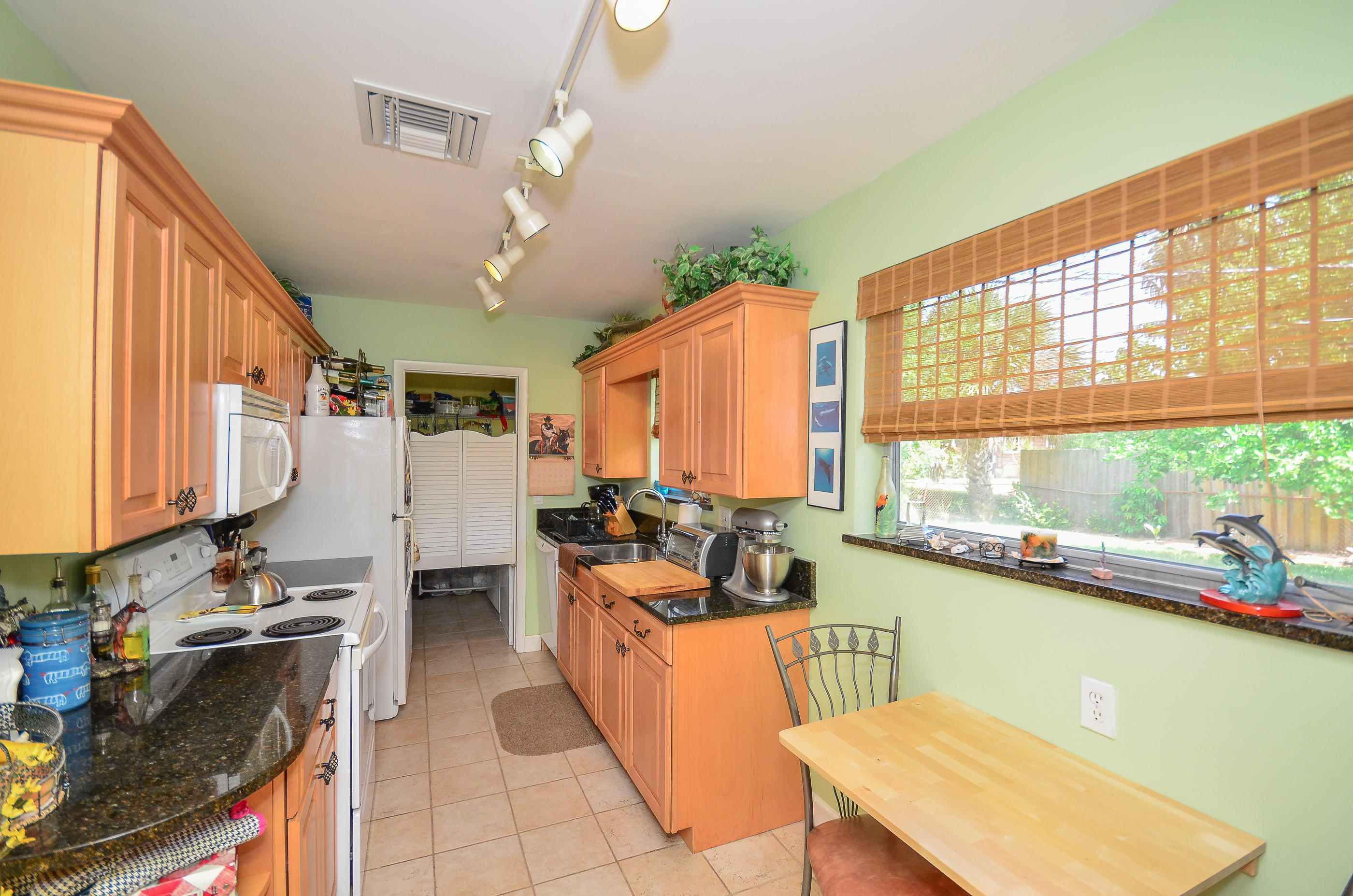 7 Ridgewood Circle Tequesta, FL 33469 - Photo 3 of 11 stills-07
