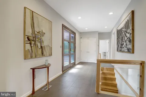 $1,900,000 | 4715 38th Street North, Arlington, VA 22207