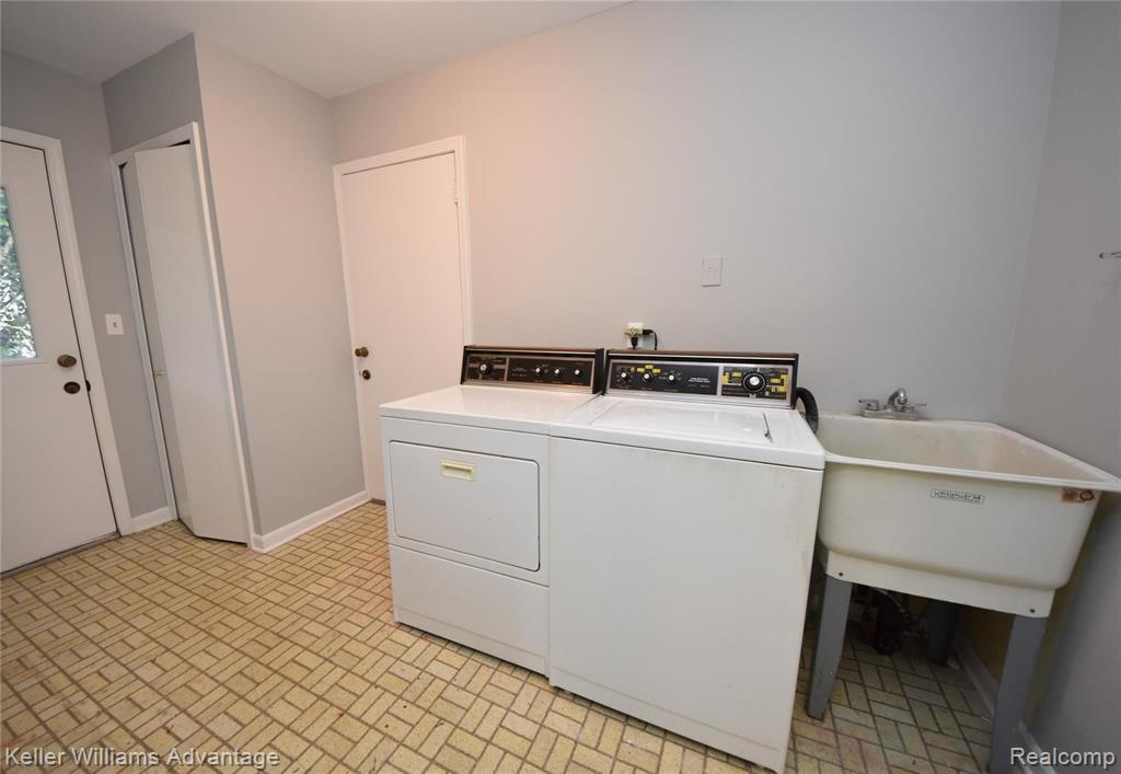 14679 Riverside Street Livonia, MI 48154 - Photo 10 of 27