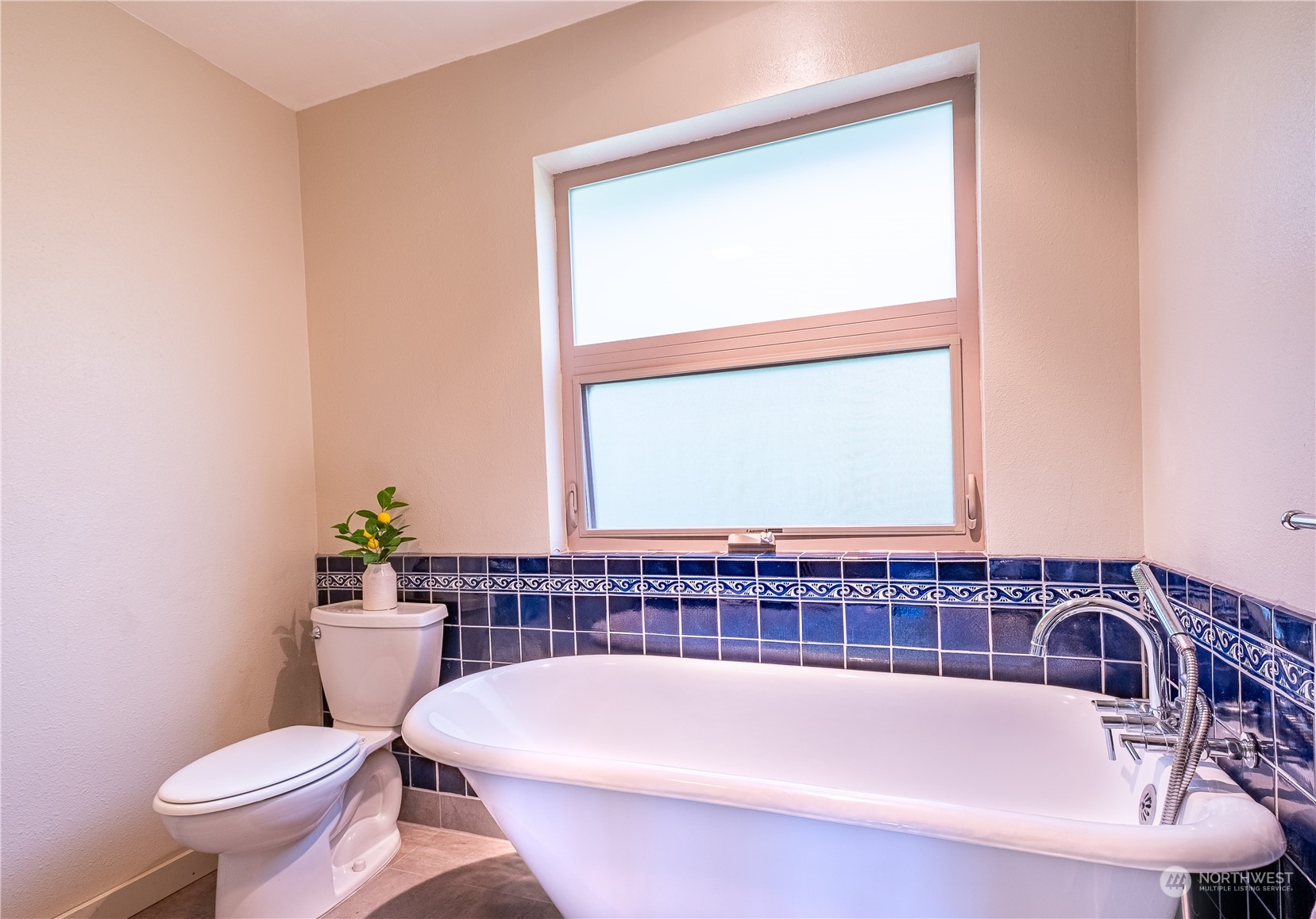 1750 Lancaster Road Freeland, WA 98249 - Photo 15 of 33 a bathroom with a sink and a toilet