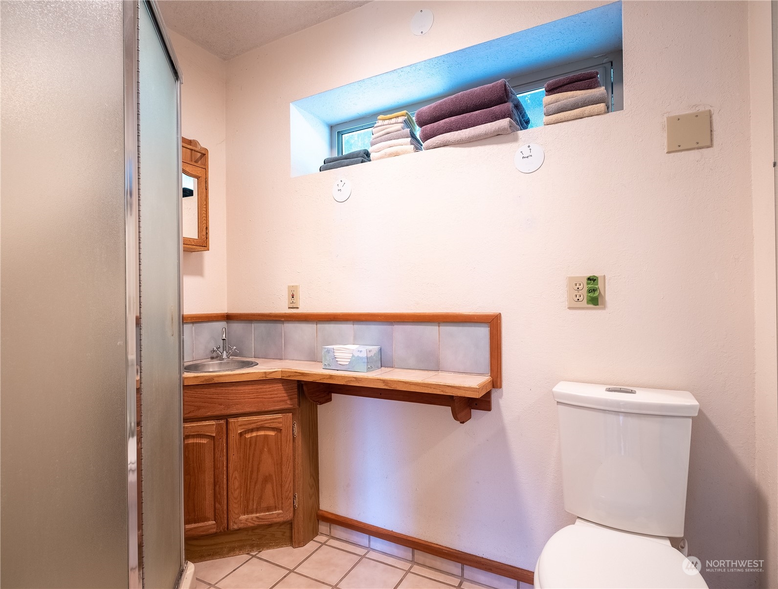 1750 Lancaster Road Freeland, WA 98249 - Photo 21 of 33 a bathroom with a toilet a sink and a shower