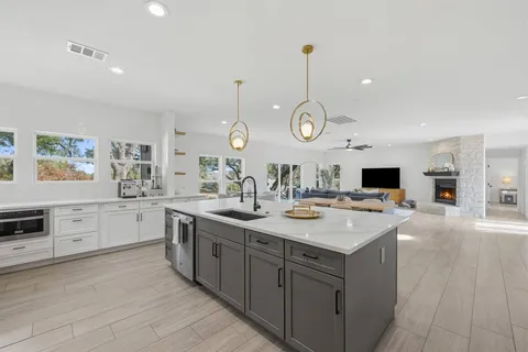 $925,000 | 1904 Lakeway Boulevard, Lakeway, TX 78734