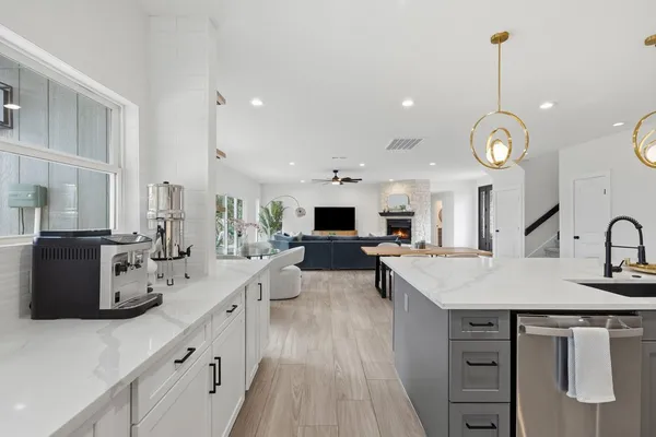 $889,000 | 1904 Lakeway Boulevard, Lakeway, TX 78734