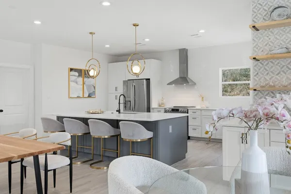 $889,000 | 1904 Lakeway Boulevard, Lakeway, TX 78734