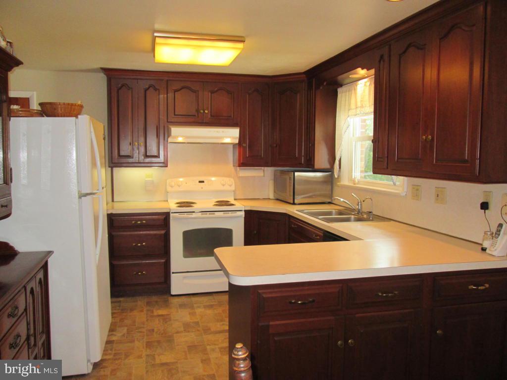 1709 Zarker Road Lancaster, PA 17601 - Photo 11 of 49