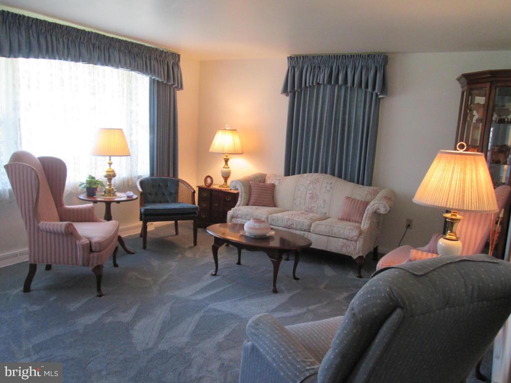 1709 Zarker Road Lancaster, PA 17601 - Photo 8 of 49