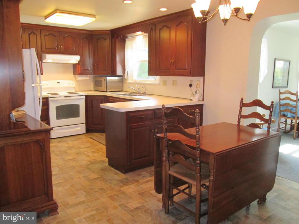 1709 Zarker Road Lancaster, PA 17601 - Photo 10 of 49