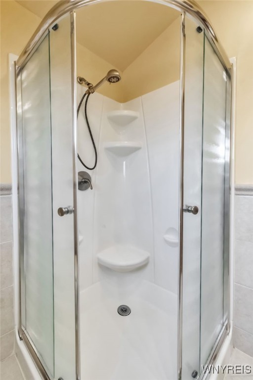 29 Brunck Road Lancaster, NY 14086 - Photo 39 of 49 Primary bedroom shower