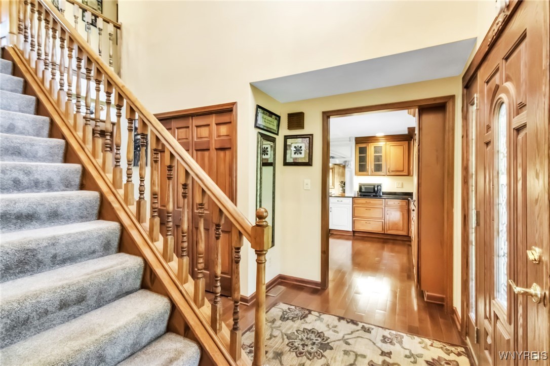 29 Brunck Road Lancaster, NY 14086 - Photo 5 of 49 Beautiful Maple hardwood flooring most of the firs