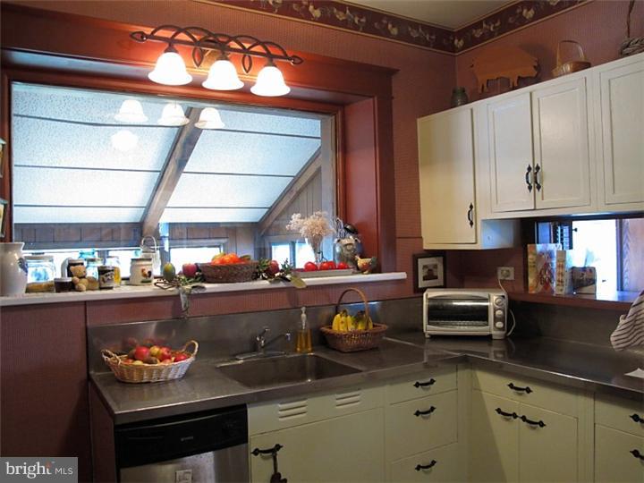 206 Middletown Road Media, PA 19063 - Photo 11 of 25 Kitchen