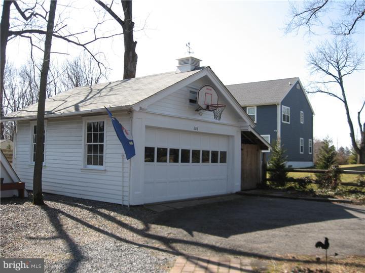 206 Middletown Road Media, PA 19063 - Photo 23 of 25 Garage