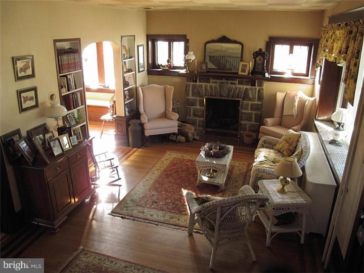 206 Middletown Road Media, PA 19063 - Photo 6 of 25 Living Room