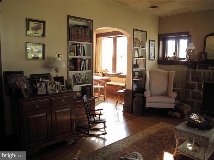 206 Middletown Road Media, PA 19063 - Photo 7 of 25 Living Room