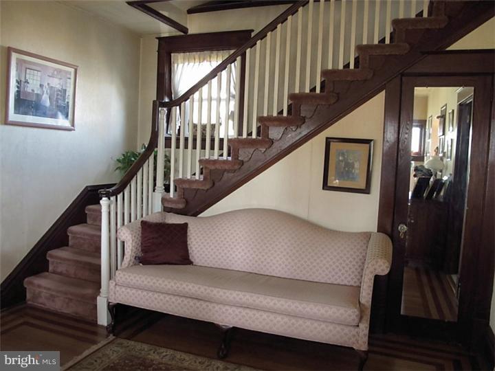 206 Middletown Road Media, PA 19063 - Photo 8 of 25 Living Room