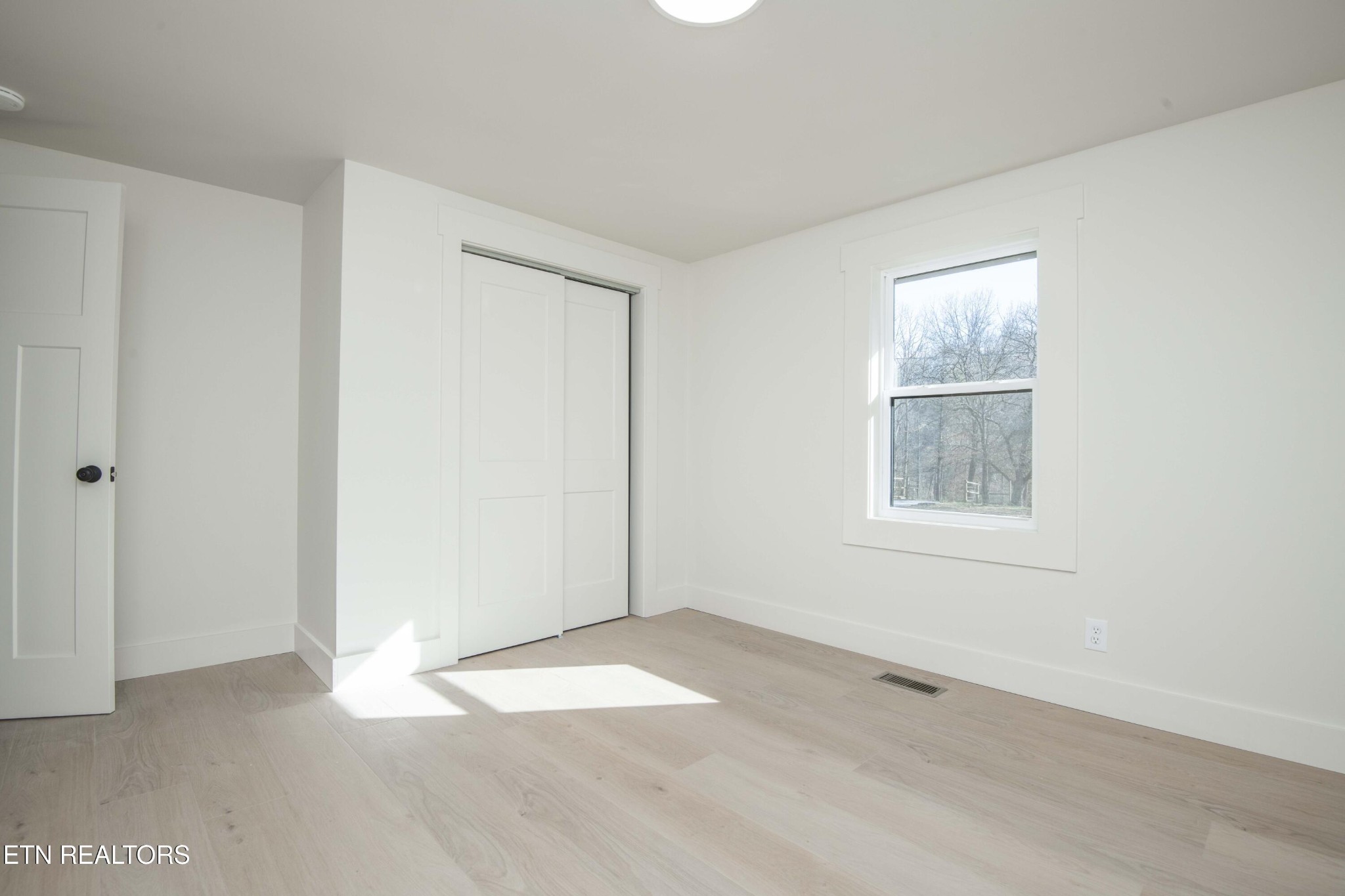 6223 Babelay Road Knoxville, TN 37924 - Photo 37 of 53 an empty room with a window