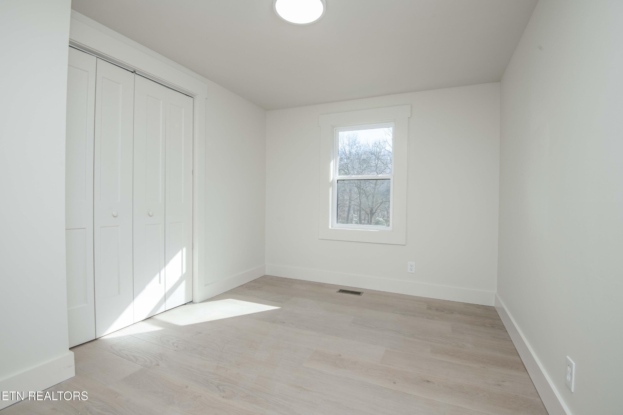 6223 Babelay Road Knoxville, TN 37924 - Photo 41 of 53 an empty room with windows