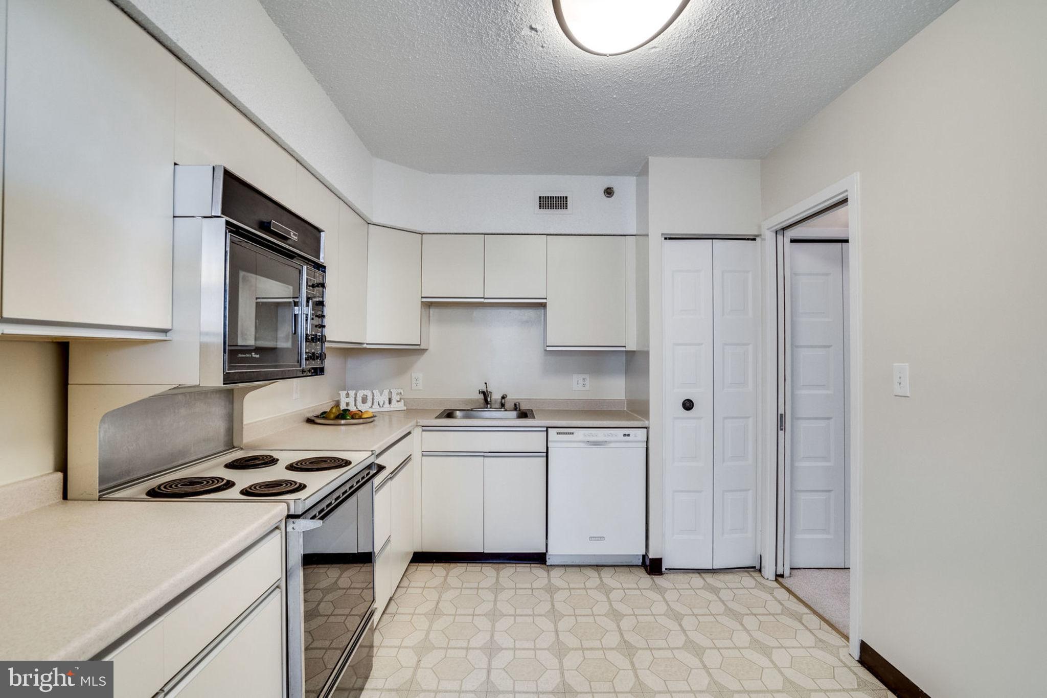 5501 Seminary Road, Unit 2013S Falls Church, VA 22041 - Photo 13 of 57